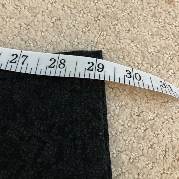 Animal print charcoal and black leggings - Picture 3 of 7